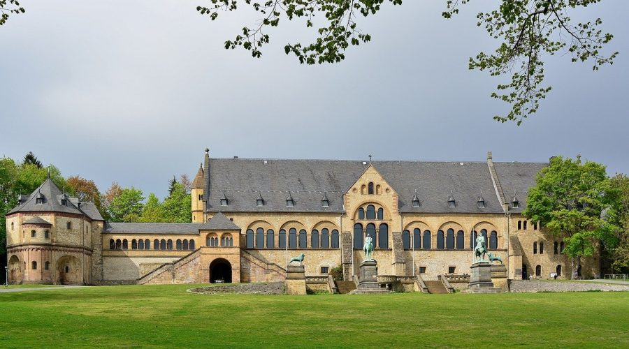 monument-4189368_1280